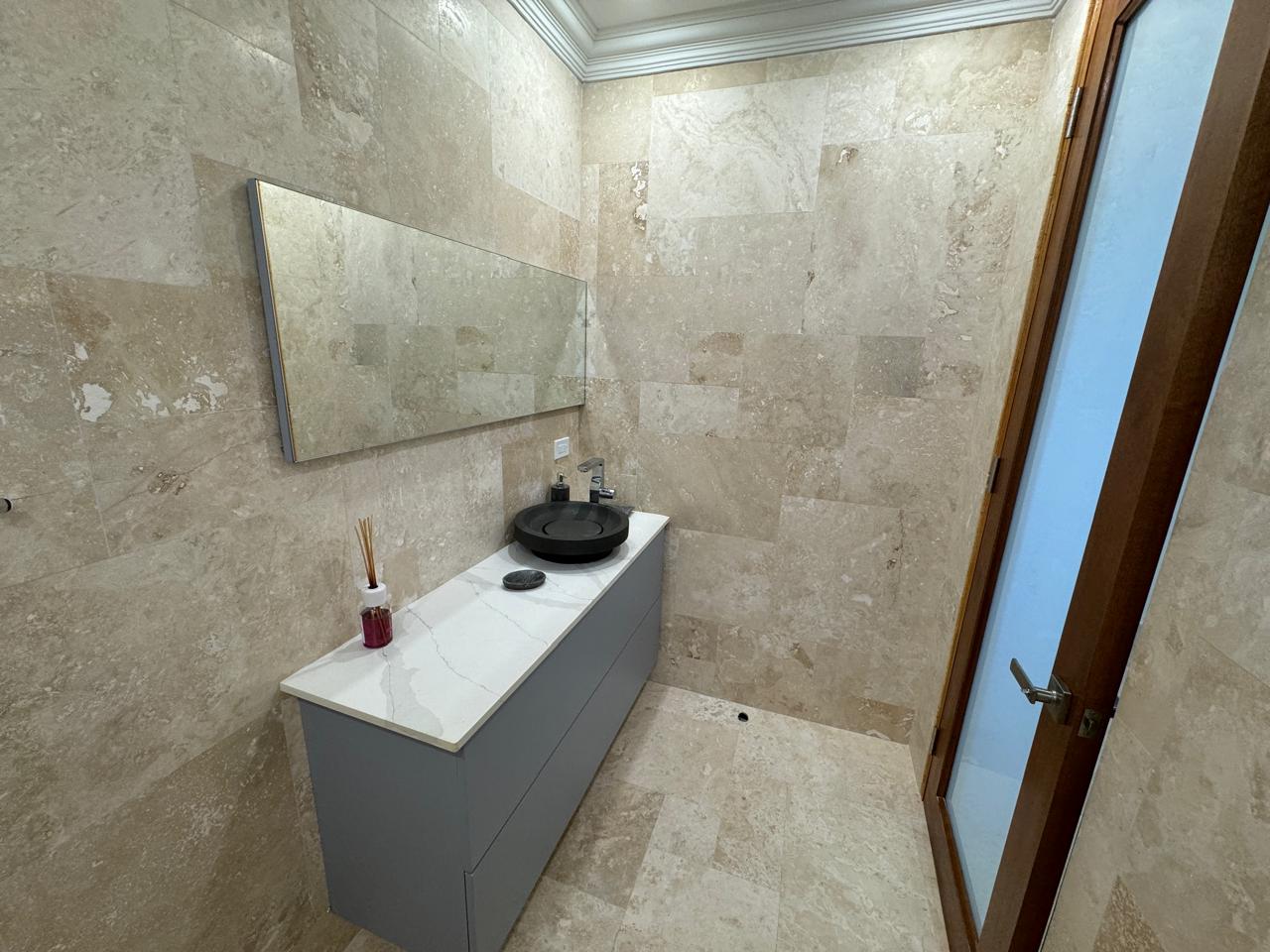 RH-472 Luxury Apartment for Rent in Rouges Bay, BVI – Spacious 3-bedroom unit with modern amenities. bathroom