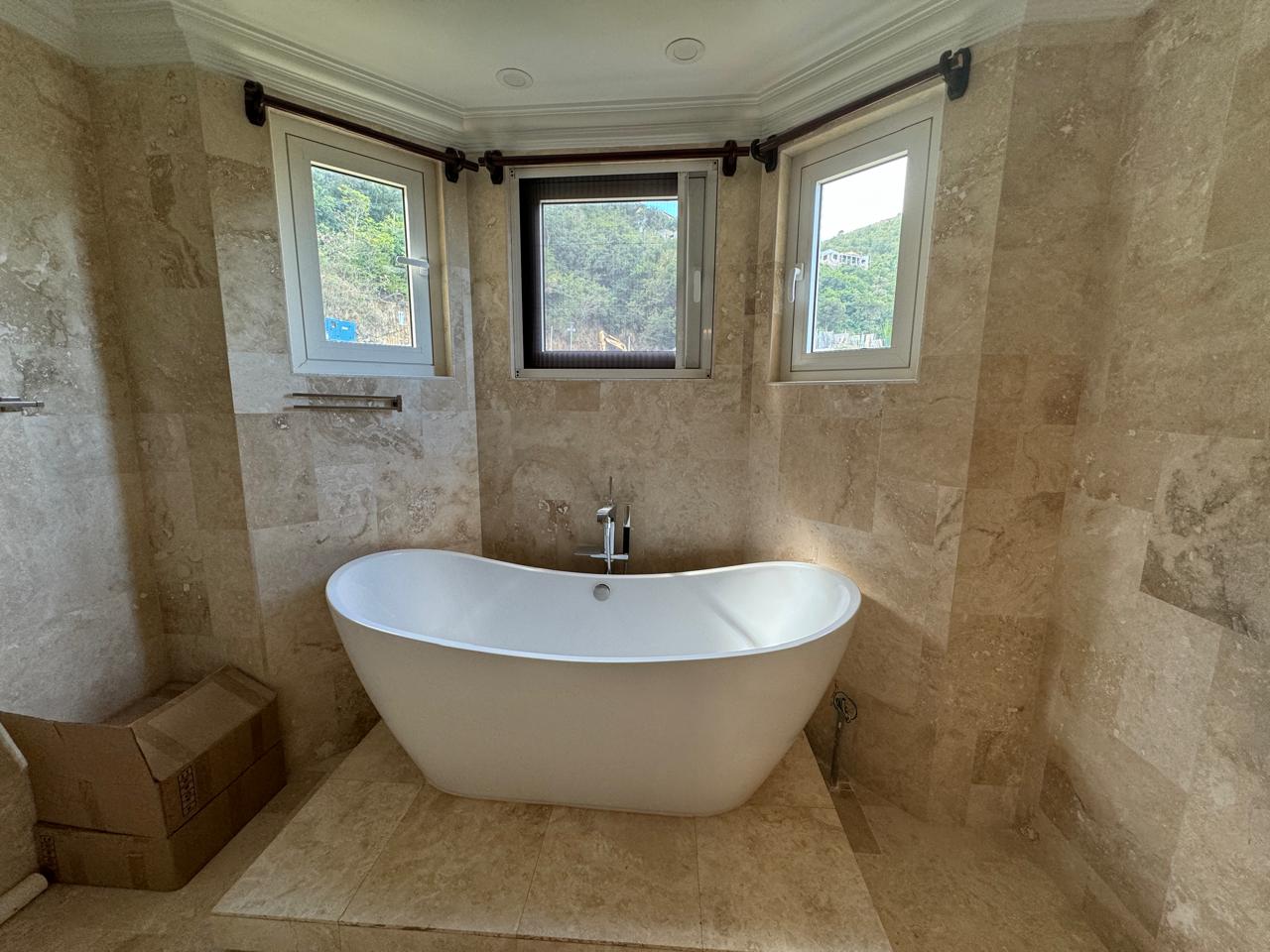RH-472 Luxury Apartment for Rent in Rouges Bay, BVI – Spacious 3-bedroom unit with modern amenities. Master Bathroom